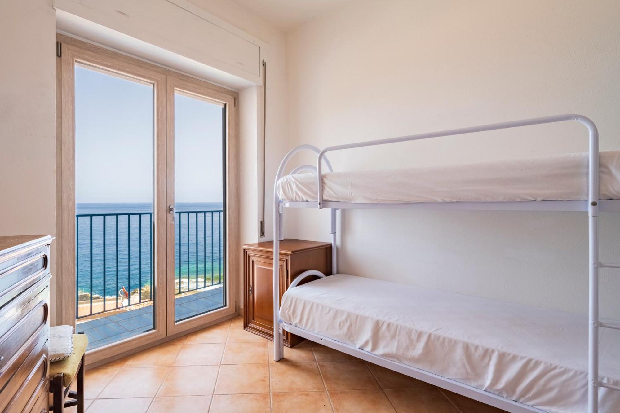 Seaview House *